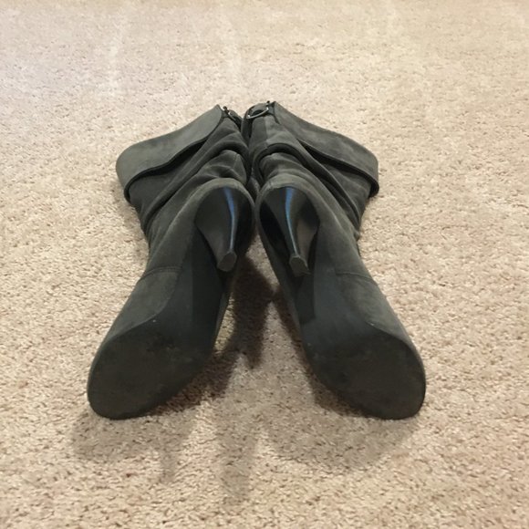 Steve Madden Grey Suede Boots with Heel & Buckle Accent (Size 7.5) - Picture 5 of 6